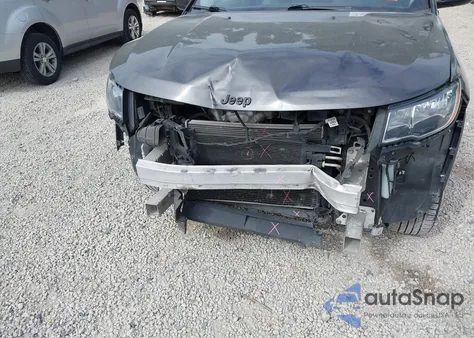 2019 Jeep Compass Altitude 4X4 z USA, uszkodzony, nr VIN 3C4NJDBB6KT723835